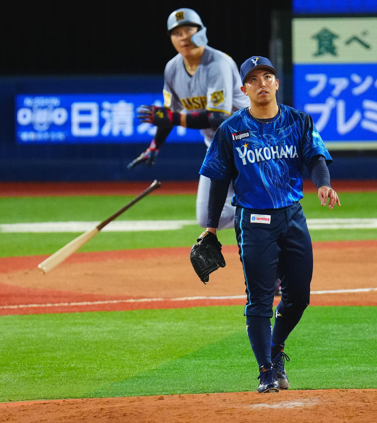 DeNA対阪神　6回表阪神2死、大山悠輔にソロ本塁打を浴びる東克樹（撮影・垰建太）