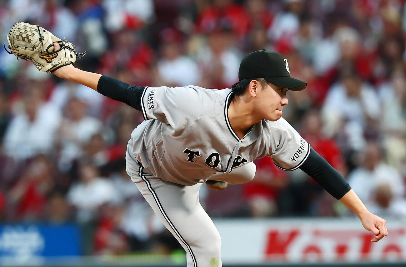 広島対巨人　力投する巨人井上温大（撮影・加藤哉）