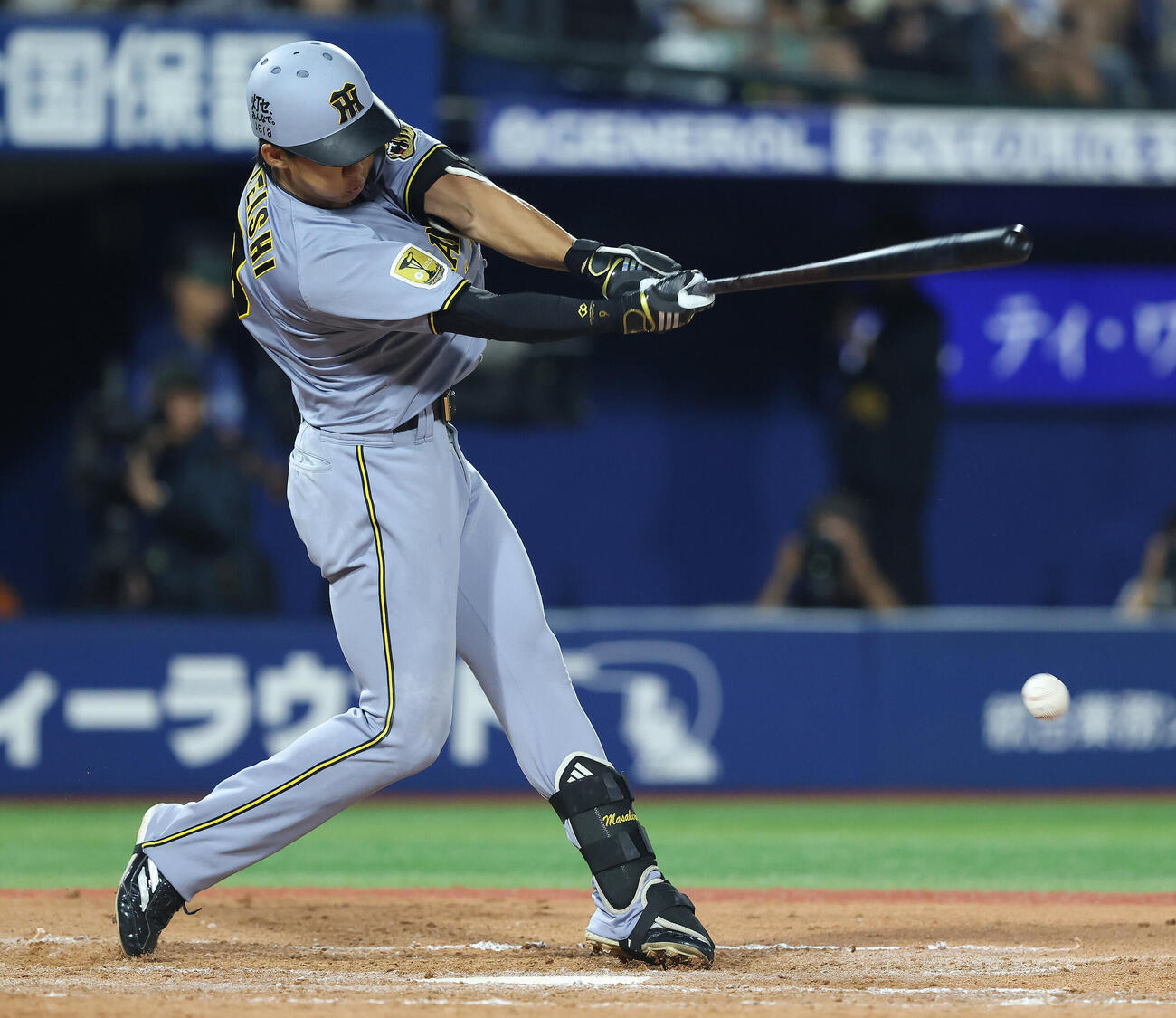DeNA対阪神　7回表阪神1死一、二塁、三ゴロに倒れる立石正広（撮影・河田真司）