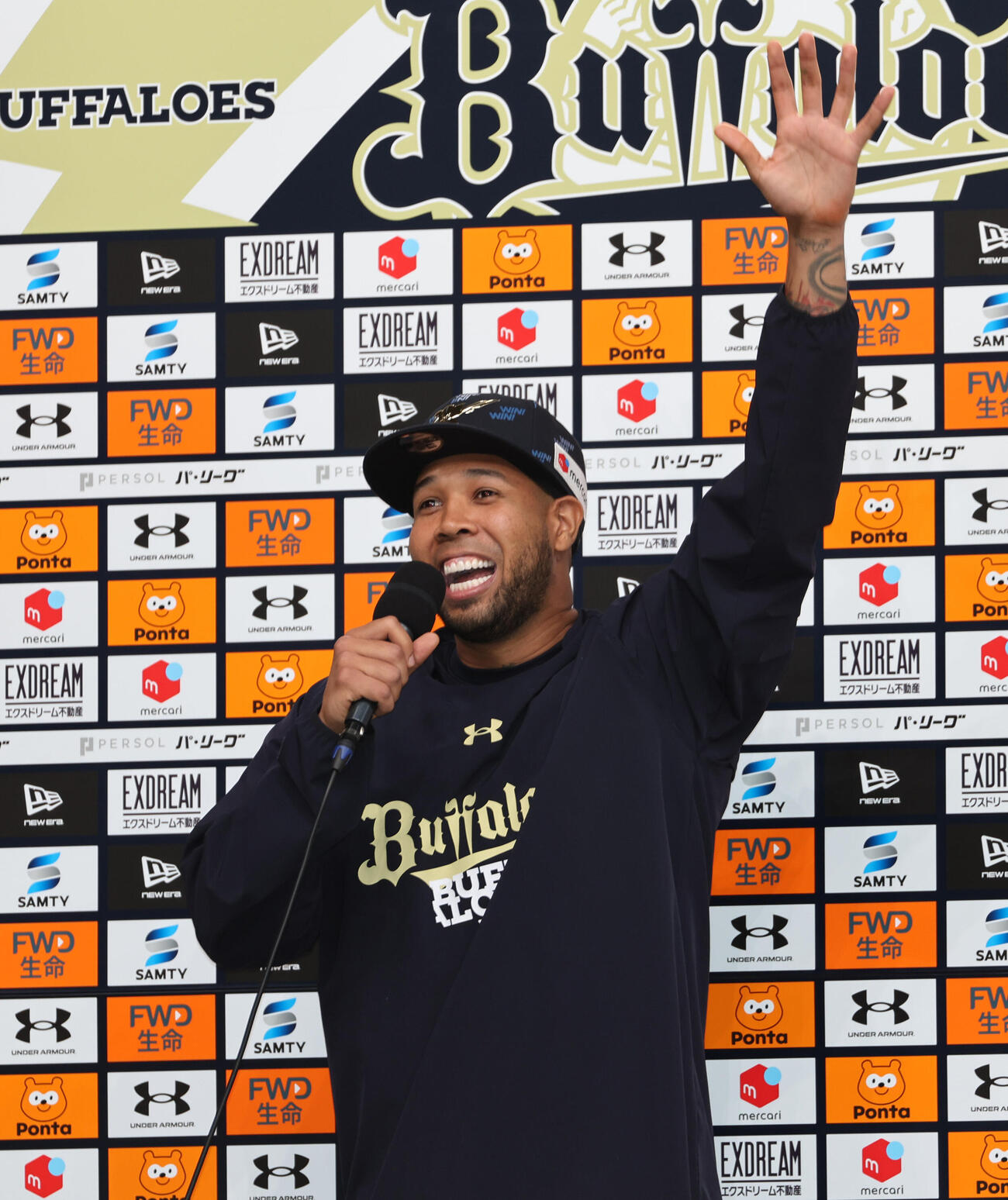 オリックス対楽天　10勝目を挙げたオリックスのアンダーソン・エスピノーザはヒーローインタビュー後に日本語でスピーチした（撮影・西尾就之）