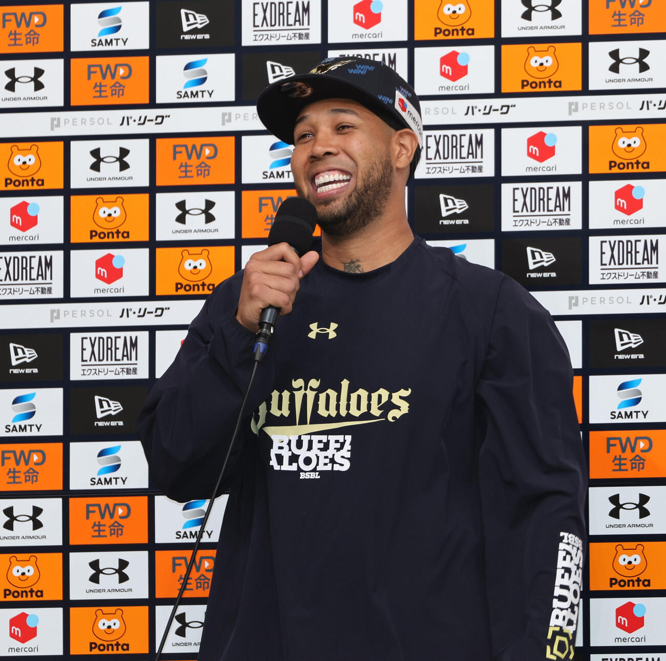 オリックス対楽天　10勝目を挙げたオリックスのアンダーソン・エスピノーザはヒーローインタビュー後に日本語でスピーチ（撮影・西尾就之）