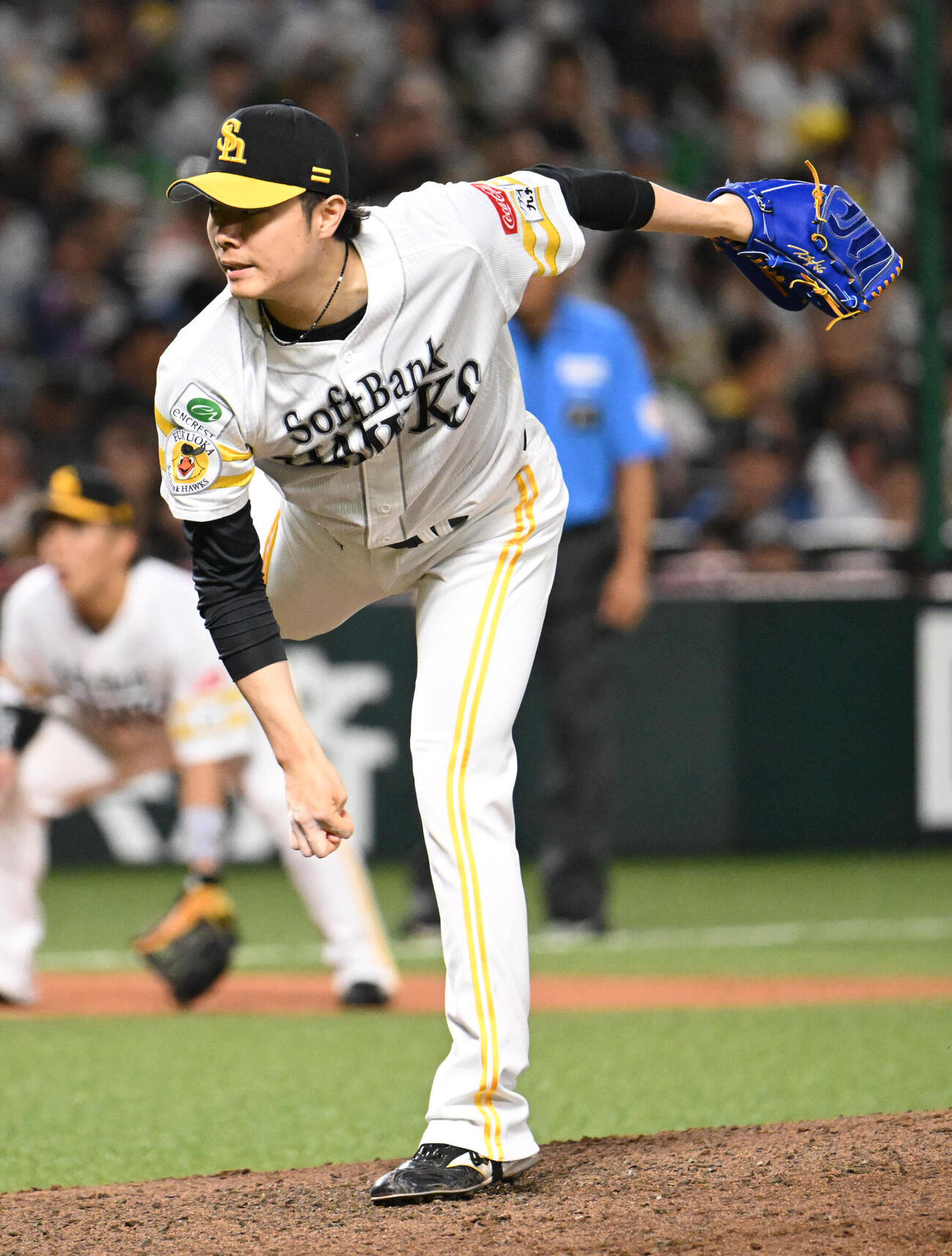 ソフトバンク対日本ハム　力投するソフトバンク5番手の松本裕樹（撮影・林敢治）