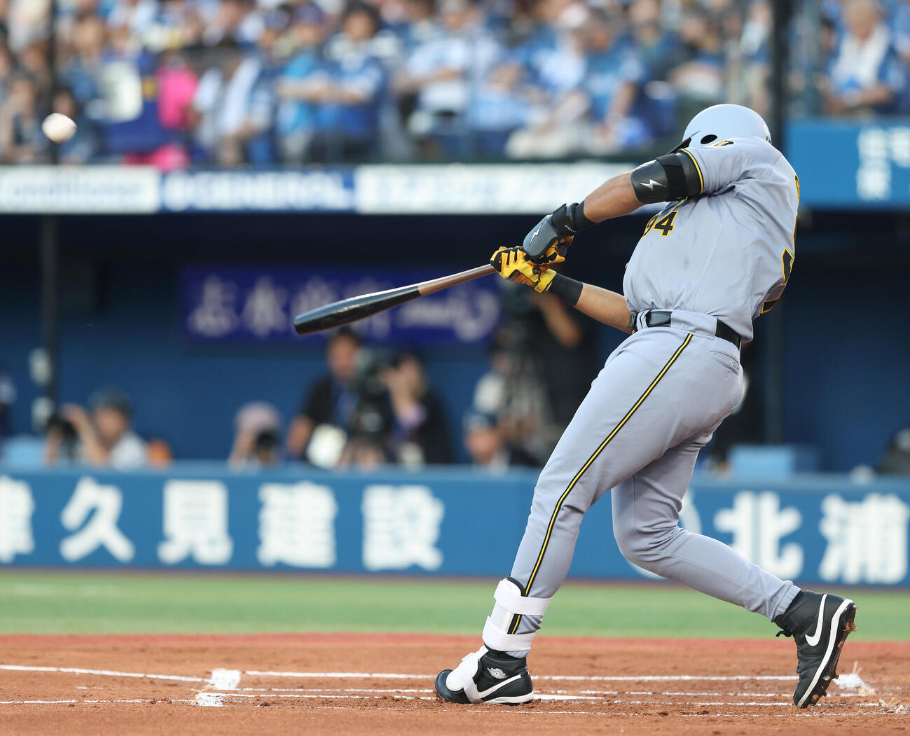DeNA対阪神　1回表阪神無死二、三塁、2点本塁打を放つガルシア（撮影・河田真司）