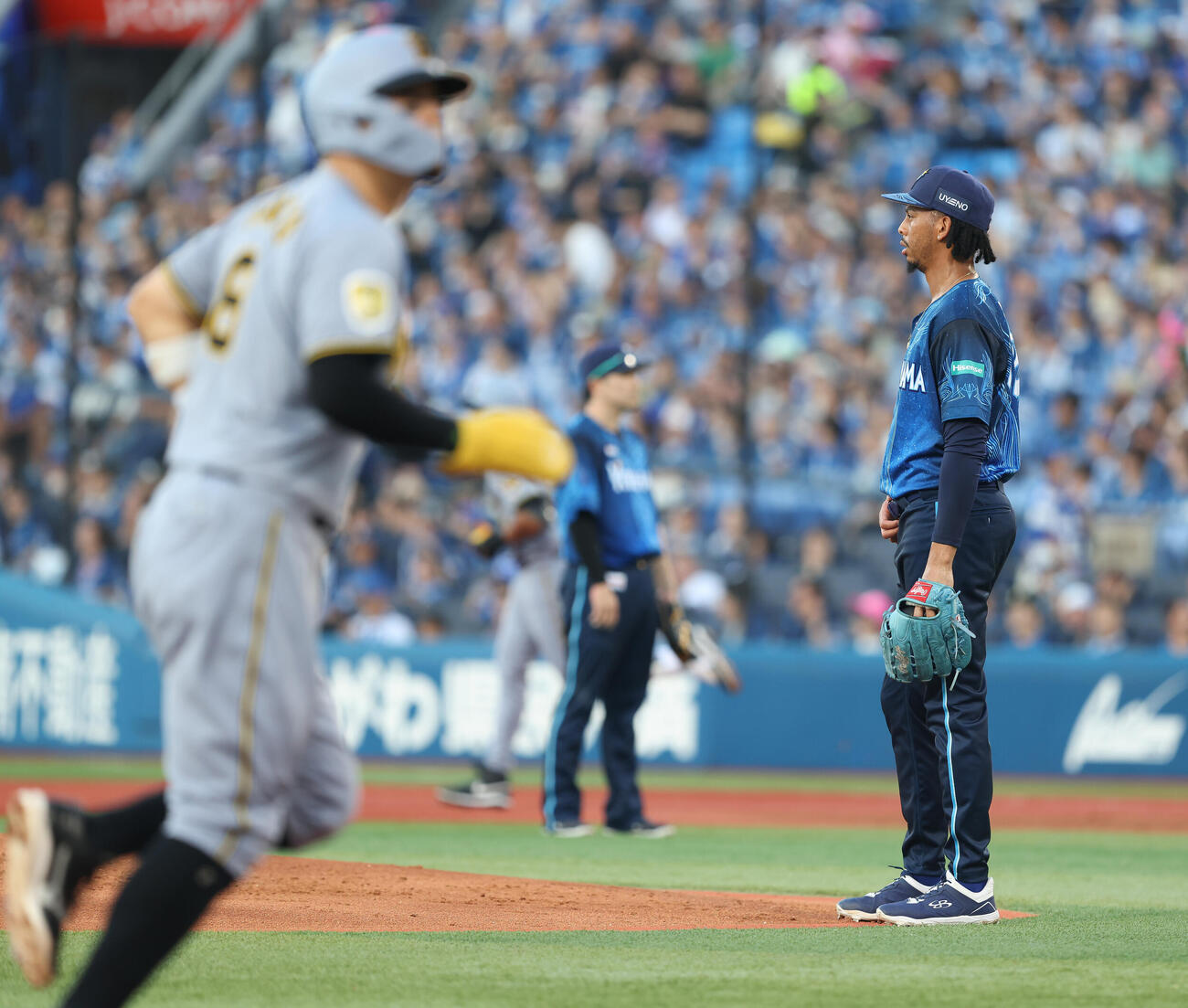 DeNA対阪神　1回表阪神無死二、三塁、ガルシアに2点本塁打を浴びるビド（撮影・河田真司）
