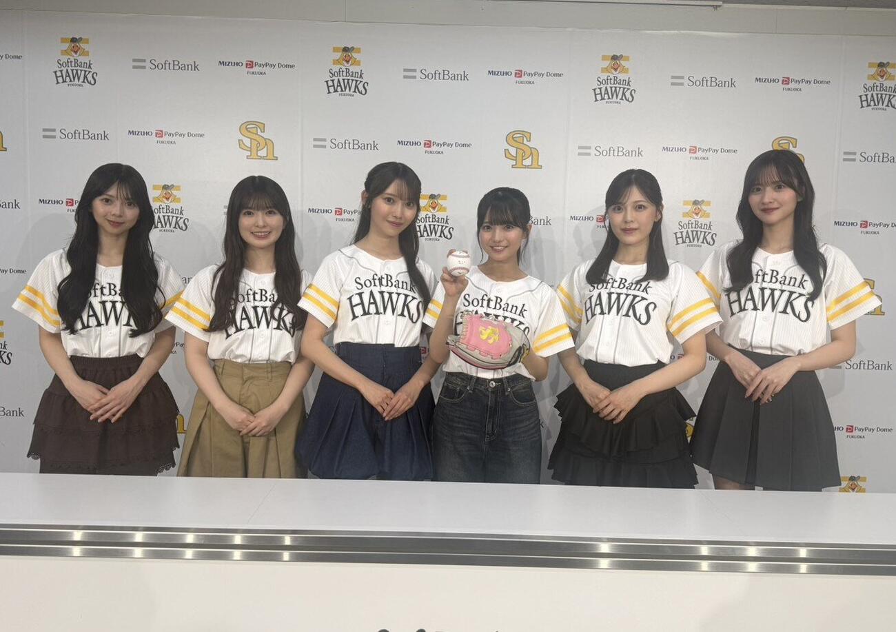 乃木坂野球部の左から長嶋凛桜、小川彩、黒見明香、瀬戸口心月、柴田柚菜、金川紗耶