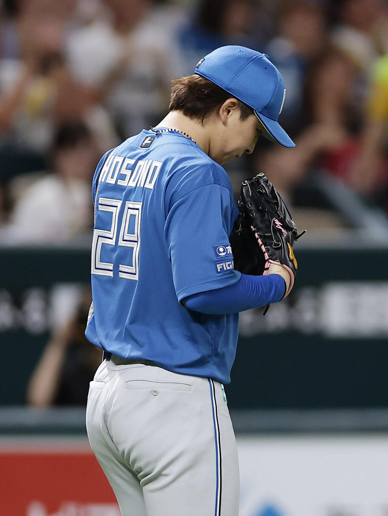 6回裏ソフトバンク1死一、三塁、牧原大成に同点打を許した細野晴希（撮影・前田充）