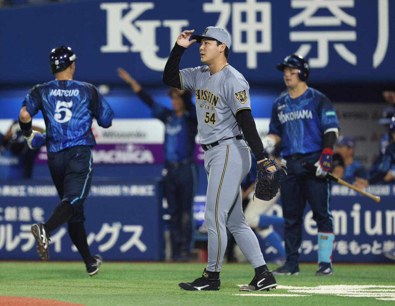 DeNA対阪神　7回裏DeNA1死満塁、度会隆輝に左前先制適時打を浴びる木下里都（撮影・河田真司）
