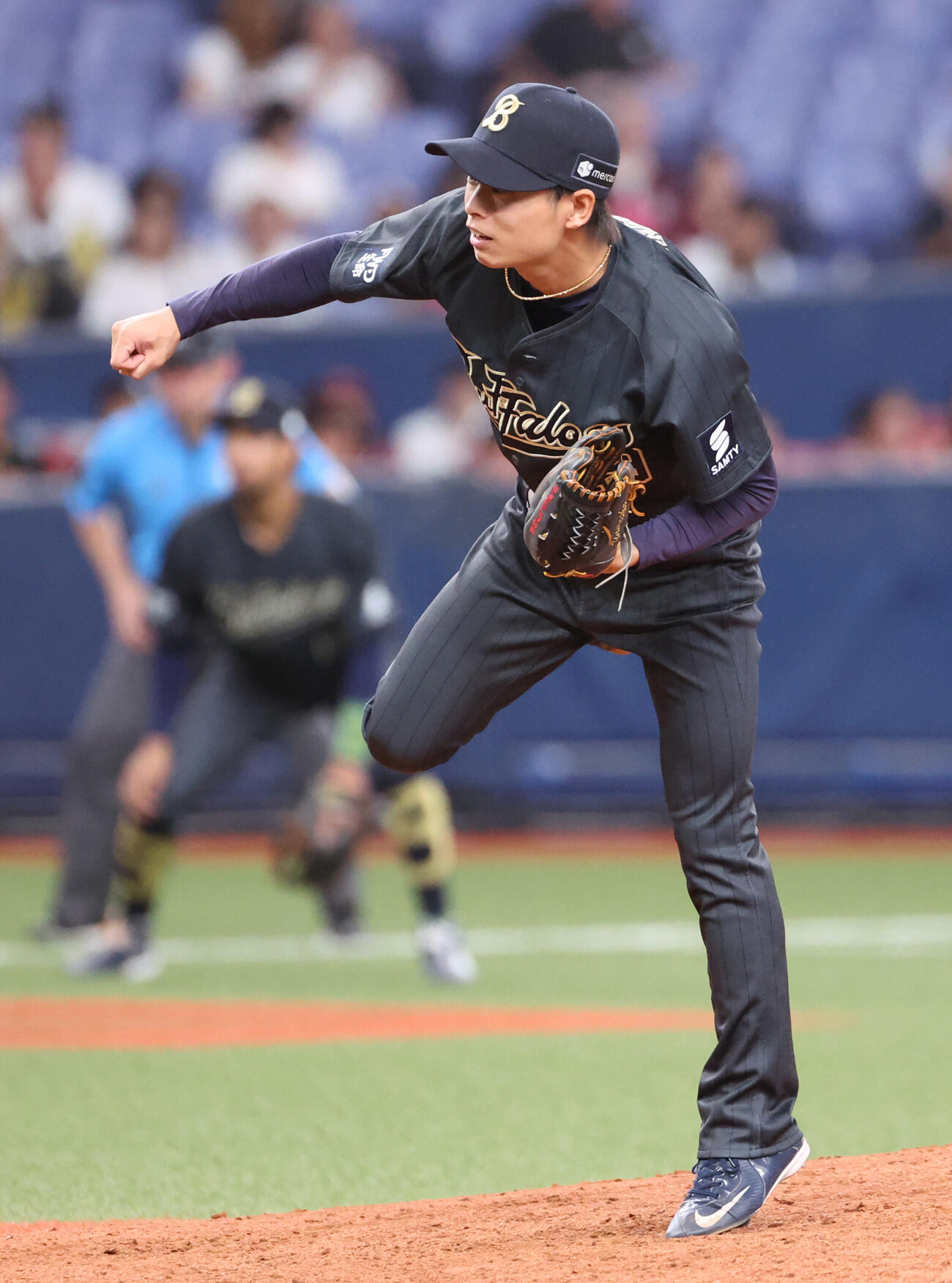 オリックス対楽天　8回表途中から登板のオリックス5番手山岡泰輔（撮影・西尾就之）