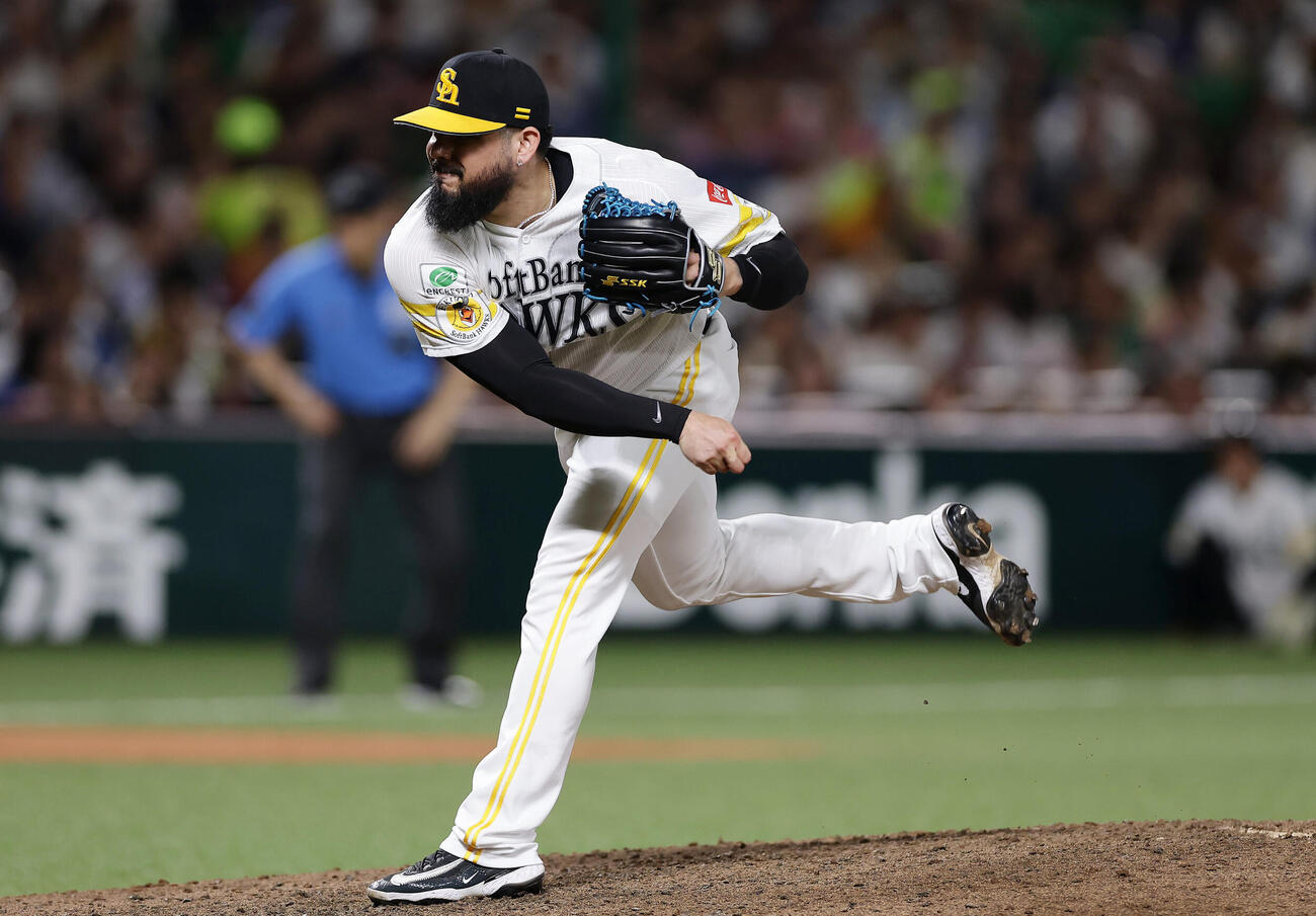 ソフトバンク対日本ハム　ソフトバンク3番手のロベルト・オスナ（撮影・前田充）