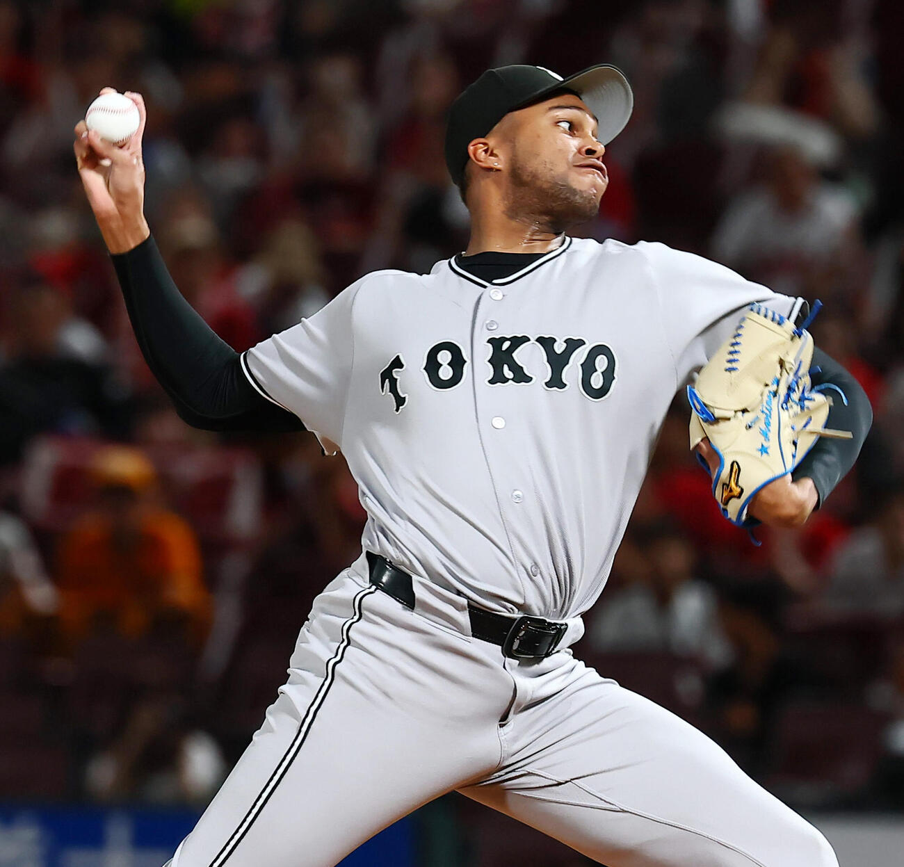 広島対巨人　9回裏途中から登板した巨人ライデル・マルティネス（撮影・加藤哉）