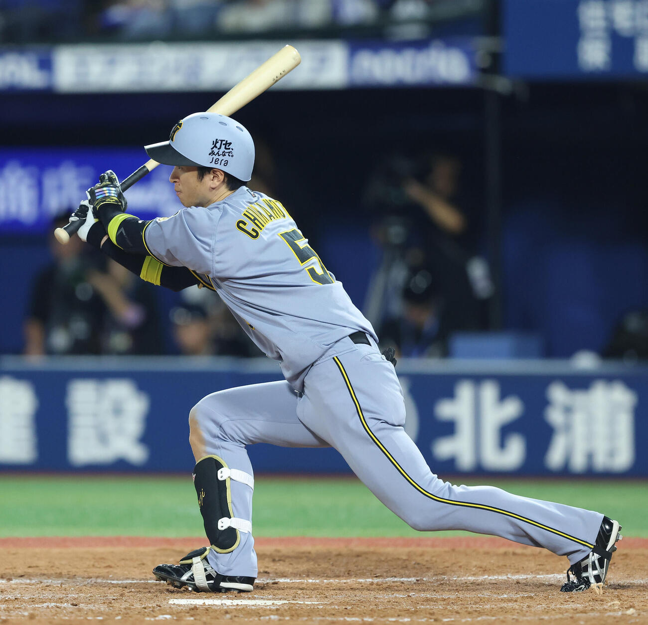DeNA対阪神　9回表阪神1死二塁、右前打を放つ中野拓夢（撮影・河田真司）