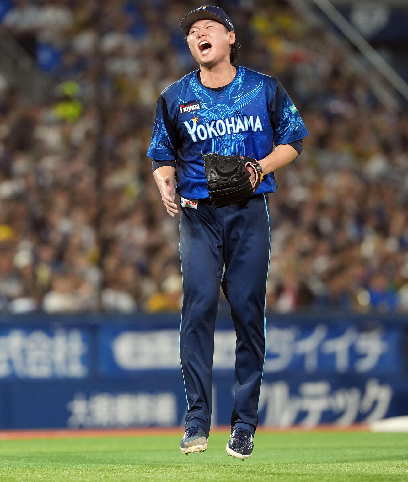 DeNA対阪神　6回表阪神2死一、三塁、大山悠輔を遊ゴロに仕留めほえる若松尚輝（撮影・たえ見朱実）