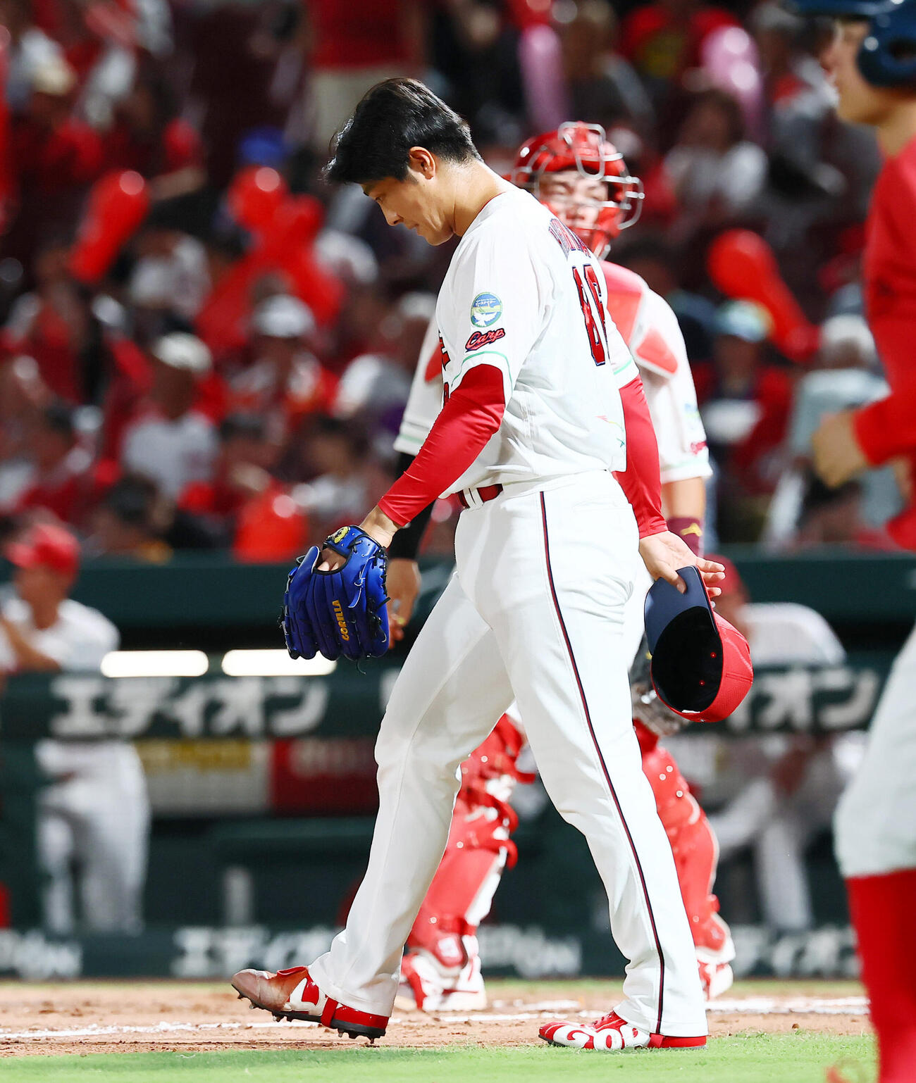 広島対巨人　7回表巨人2死一、三塁、益田武尚は知念大成に中越え適時二塁打を打たれ失点する（撮影・加藤哉）