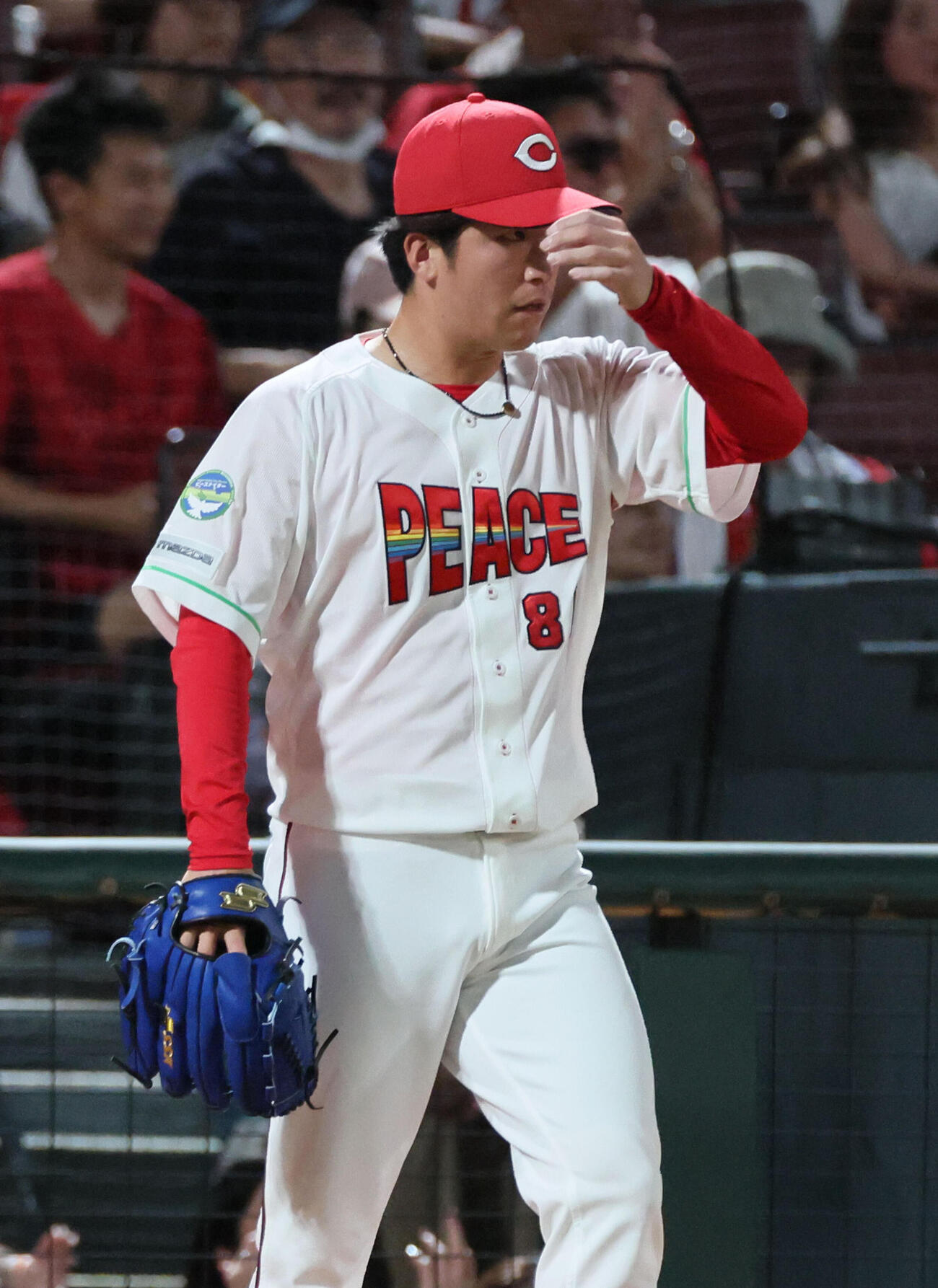 広島対巨人　ピースナイター2026 8回表巨人2死一塁、泉口友汰に右越え適時二塁打を浴びた黒原拓未（撮影・加藤孝規）