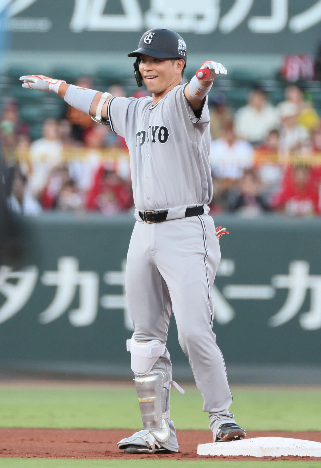 広島対巨人　ピースナイター2026 1回表巨人1死一、二塁、先制の右越え2点適時二塁打を放った大城卓三（撮影・加藤孝規）