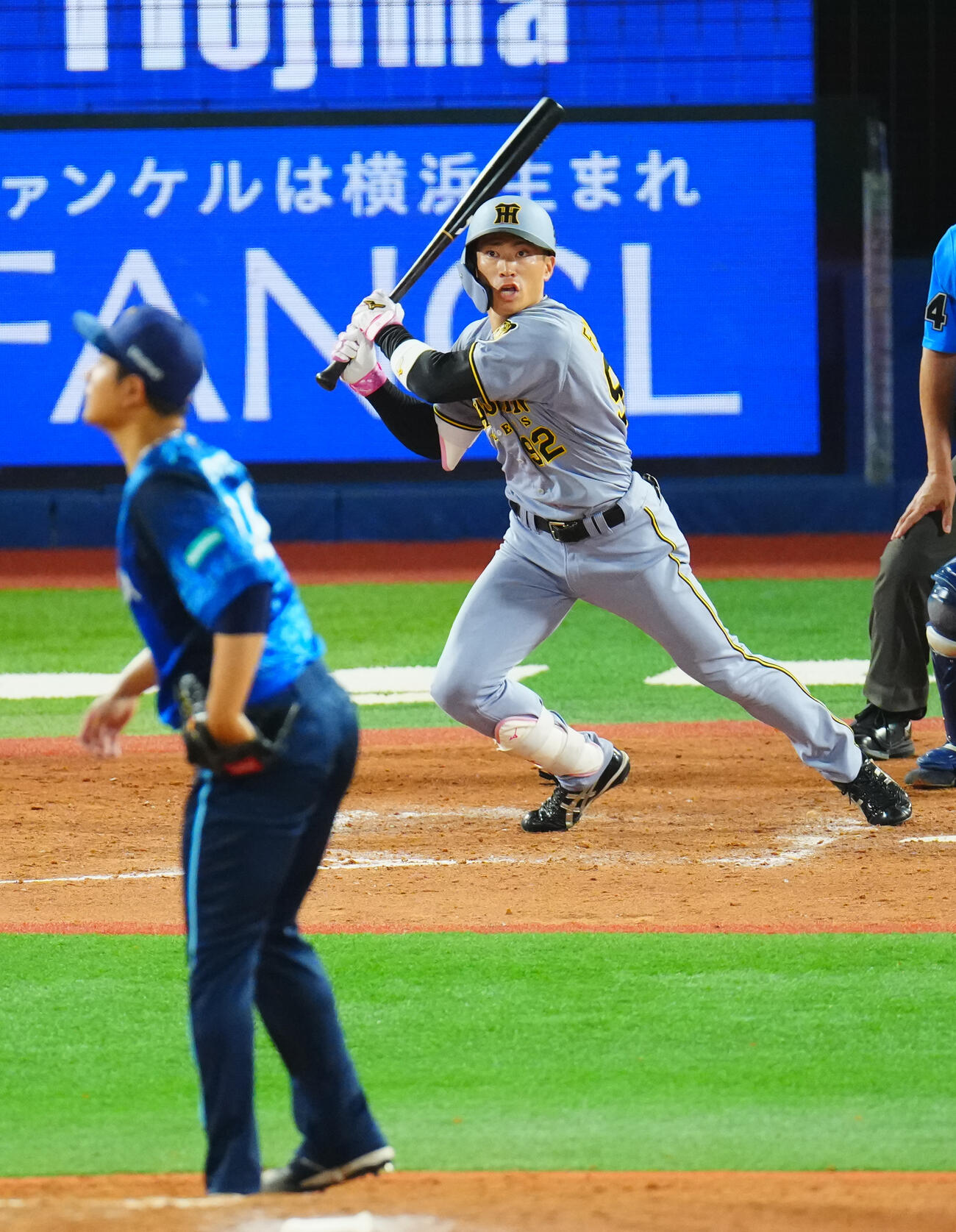 2026年8月6日、DeNA対阪神　9回表阪神無死、二塁打を放つ福島圭音。投手吉野光樹