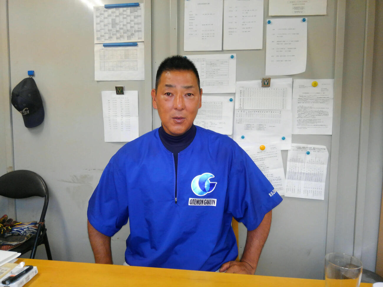 追手門学院大監督時代の小島弘務さん（2019年撮影）