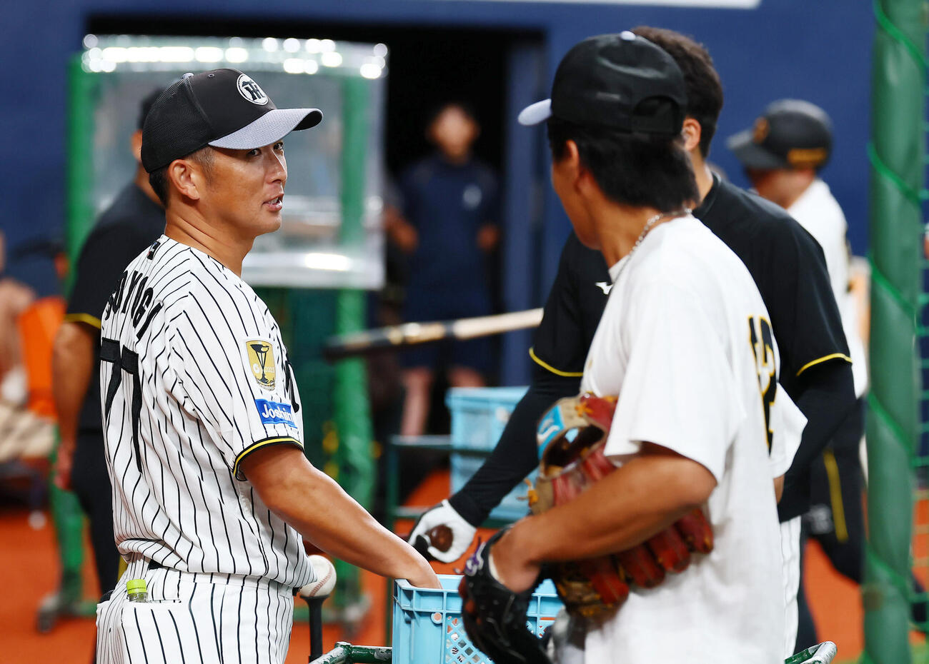 阪神対中日　阪神梵英心コーチが1軍練習に参加（撮影・加藤哉）