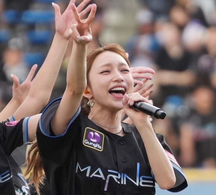 ロッテ対オリックス　スペシャルライブで熱唱する後藤真希（撮影・小沢裕）