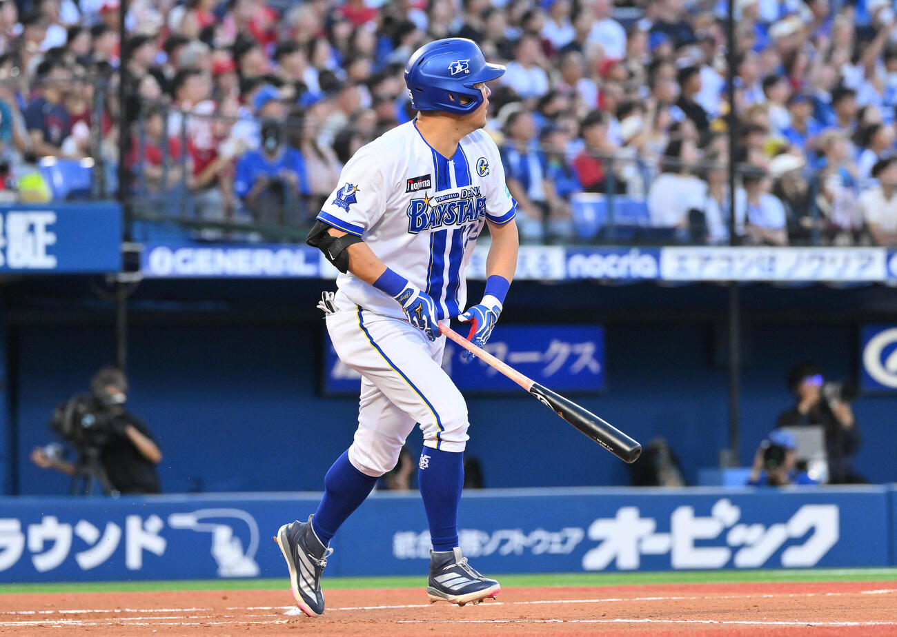 DeNA対広島　1回裏DeNA2死、筒香嘉智は先制本塁打を放つ（撮影・滝沢徹郎）