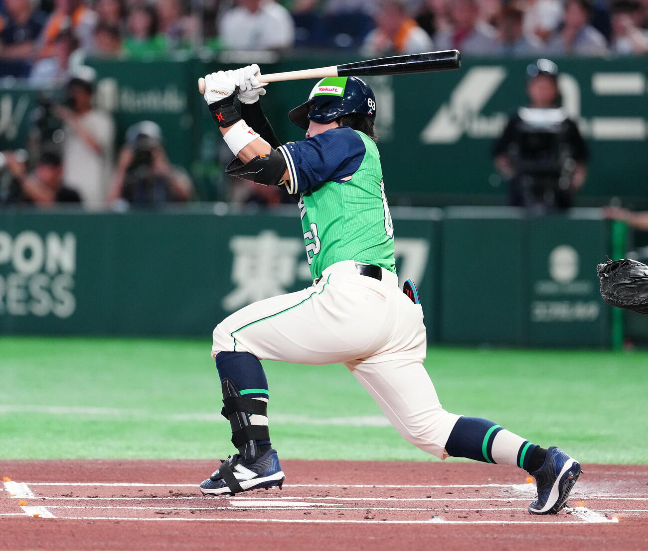 巨人対ヤクルト　1回表ヤクルト2死、安打を放つ増田珠（撮影・鈴木みどり）
