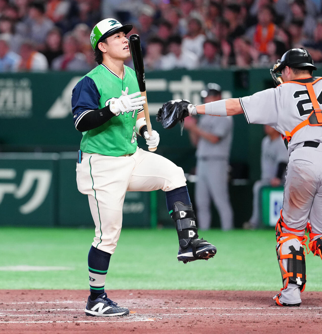 巨人対ヤクルト　5回表ヤクルト2死一、二塁、見逃し三振に倒れ、浮かない表情の増田珠（撮影・鈴木みどり）