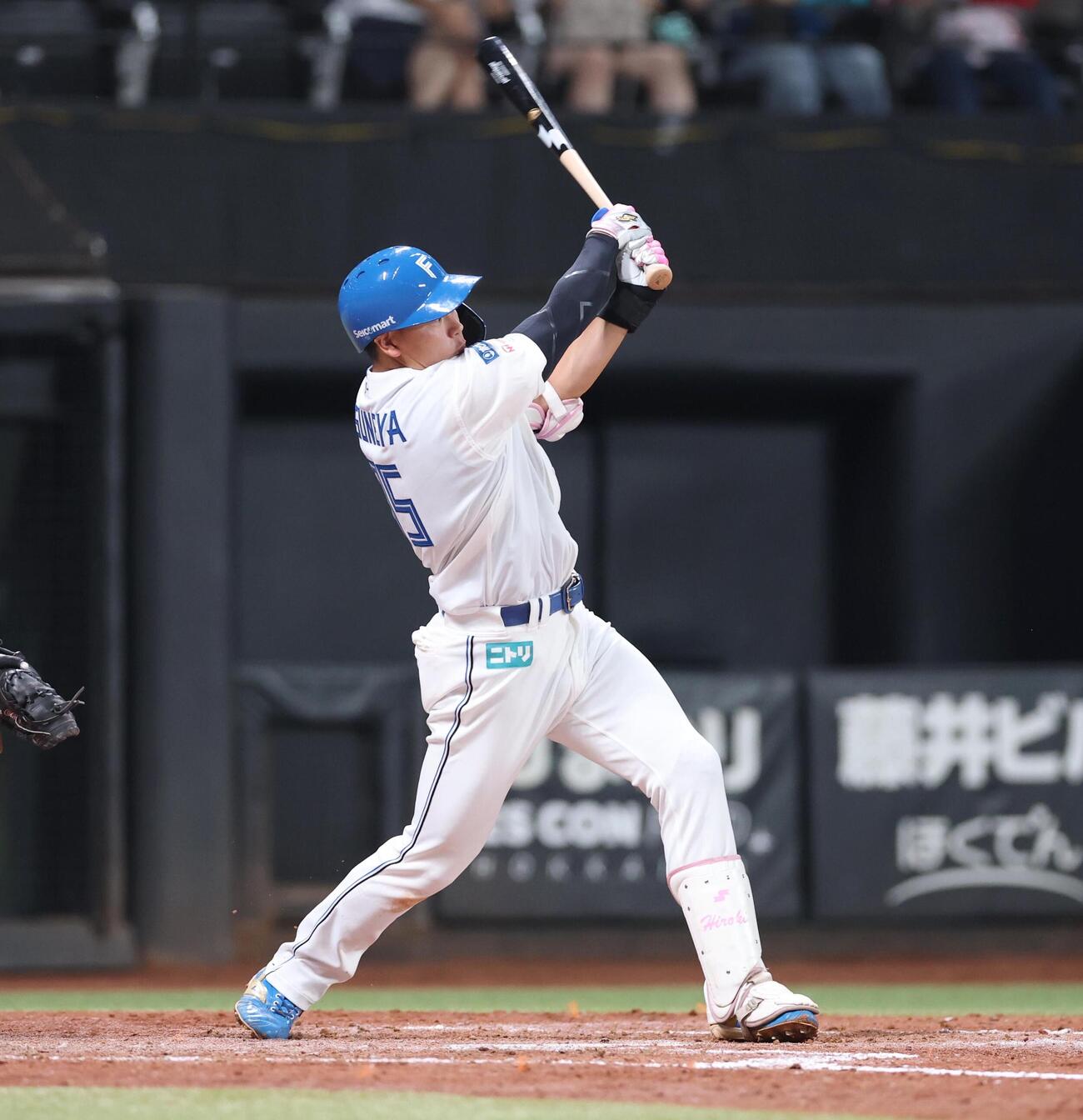 日本ハム対楽天　5回裏日本ハム無死、プロ初安打を放つ常谷拓輝（撮影・黒川智章）