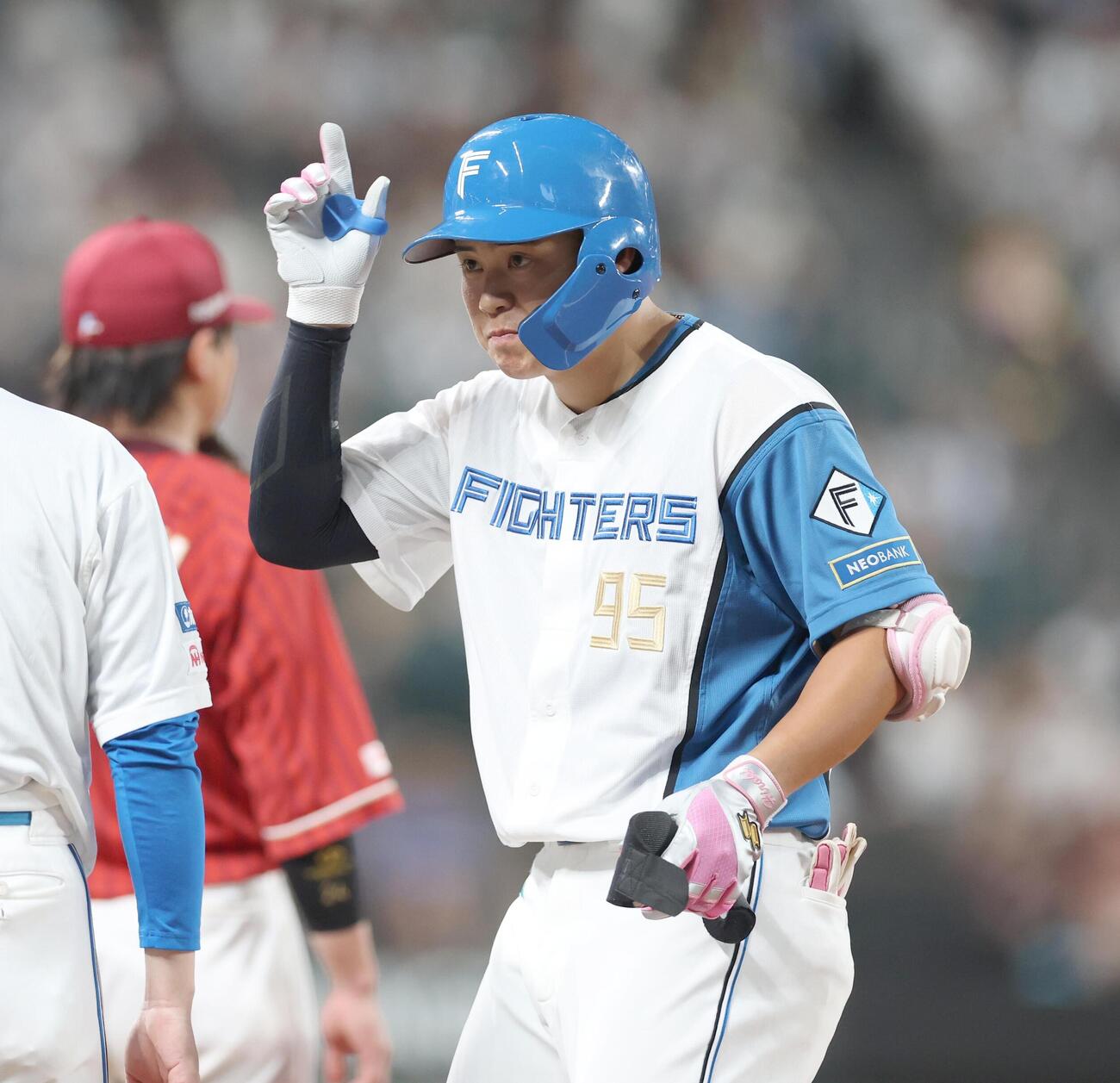 日本ハム対楽天　5回裏日本ハム無死、プロ初安打を放ちポーズをとる常谷拓輝（撮影・黒川智章）