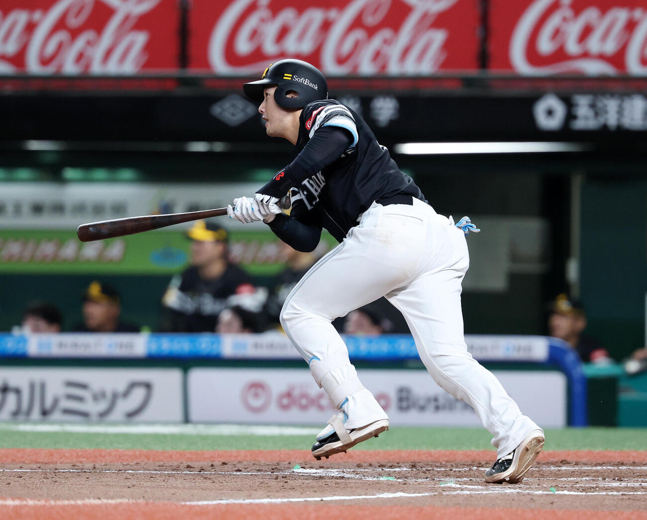 西武対ソフトバンク　8回表ソフトバンク2死一、三塁、山本祐大は適時三塁打を放つ（撮影・鈴木正人）