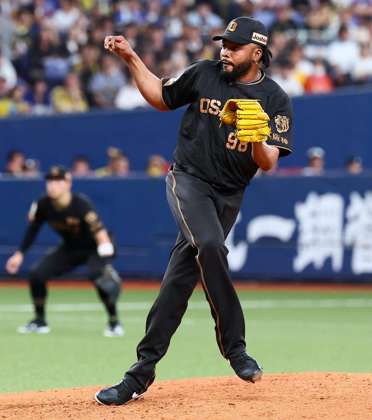 阪神対中日　9回表、阪神2番手で登板するラファエル・ドリス（撮影・加藤哉）