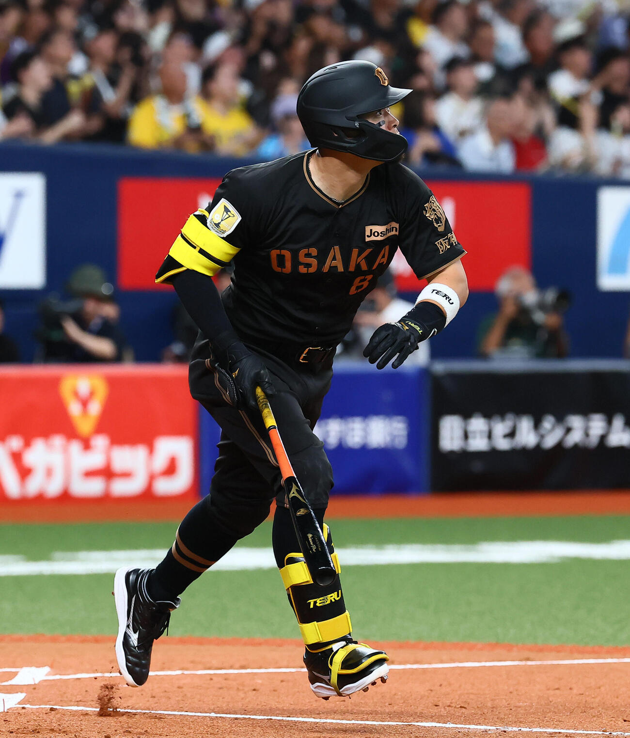 阪神対中日　1回裏阪神2死三塁、佐藤輝明は中越えに先制の2点本塁打を放つ（撮影・加藤哉）
