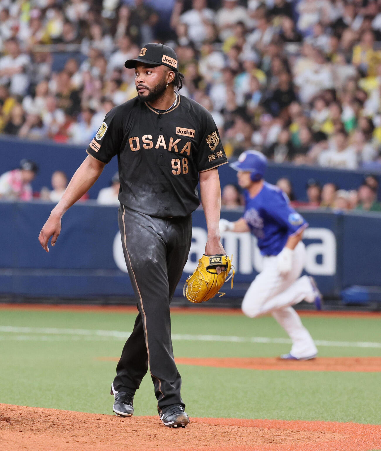 阪神対中日　9回表中日2死二、三塁、ラファエル・ドリスは阿部寿樹に逆転2点適時二塁打を浴びる（撮影・宮崎幸一）