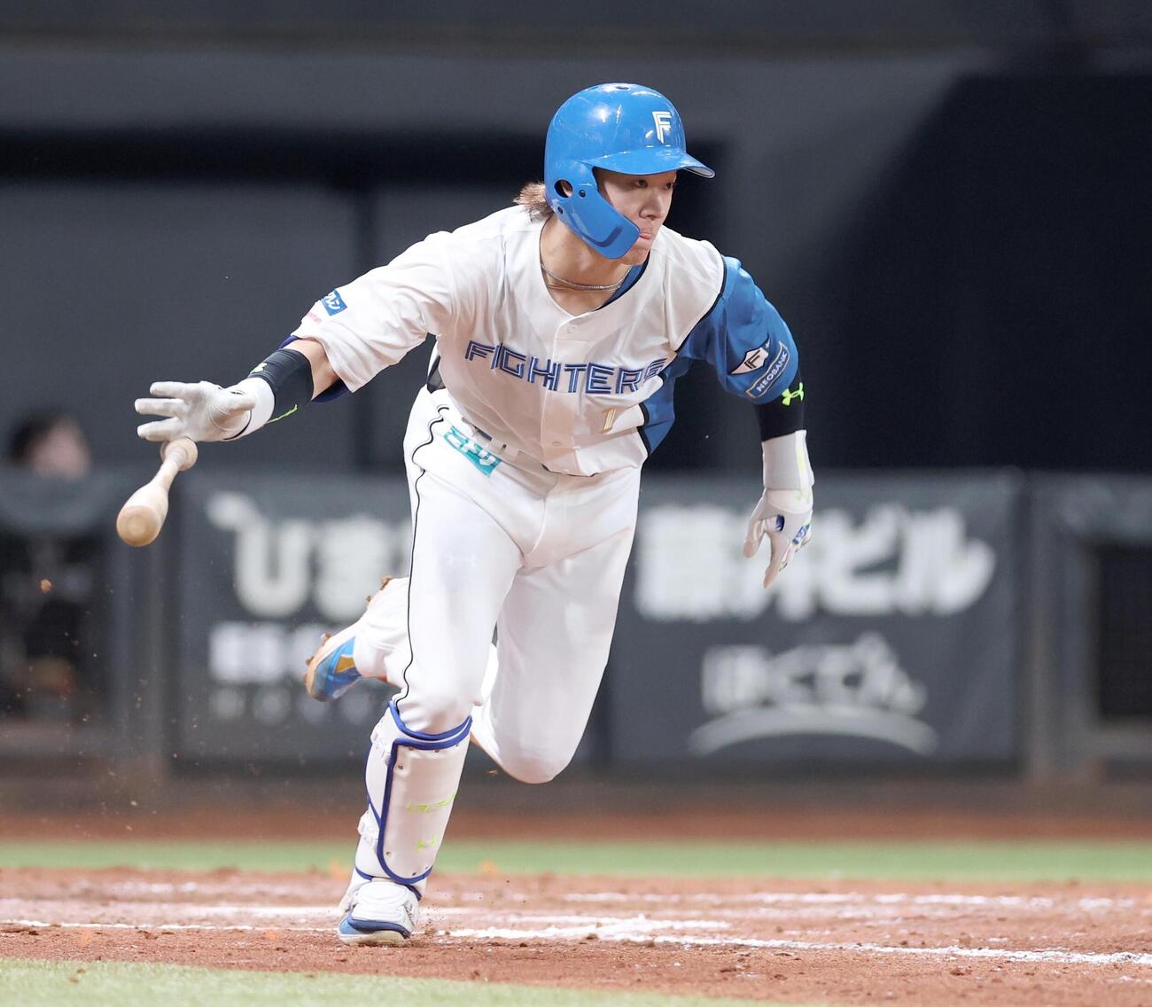 日本ハム対楽天　9回裏日本ハム1死一、二塁、サヨナラに結び付く右前打を放つ矢沢宏太（撮影・黒川智章）