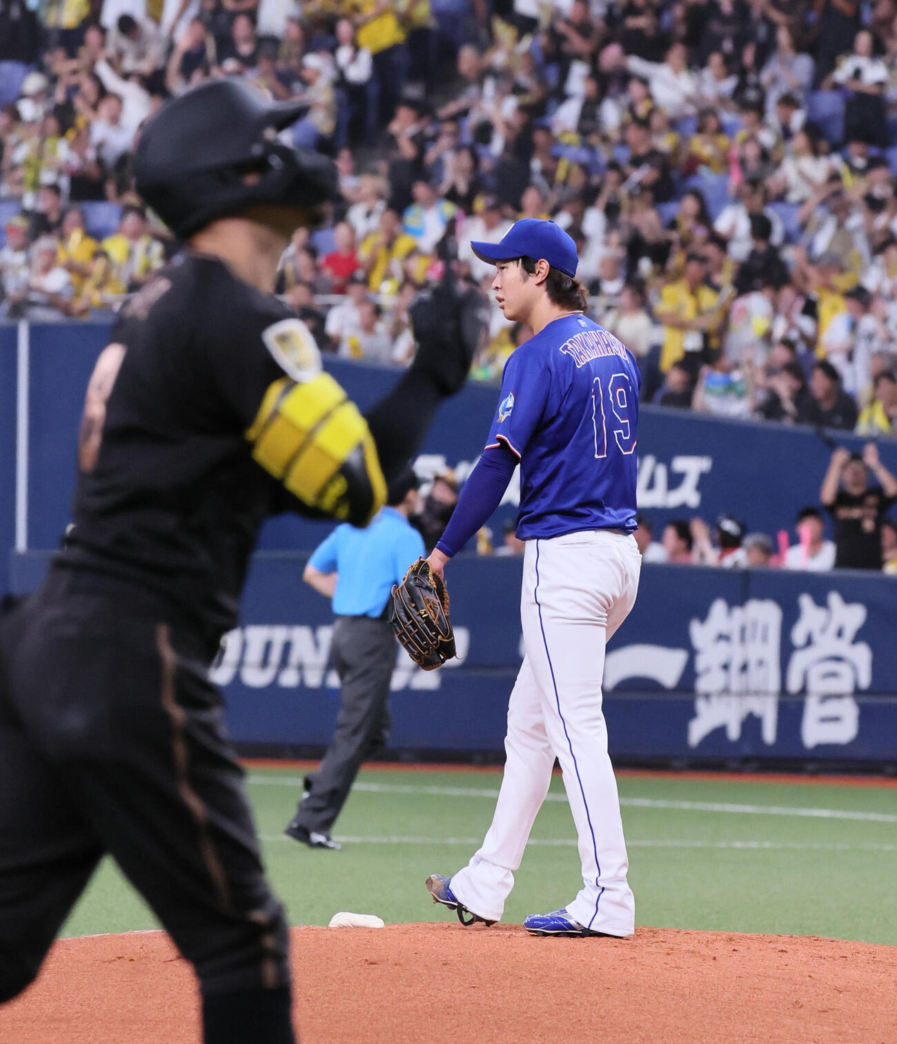 阪神対中日　1回裏阪神2死三塁、高橋宏斗は佐藤輝明に先制2点本塁打を浴びる撮影・宮崎幸一）
