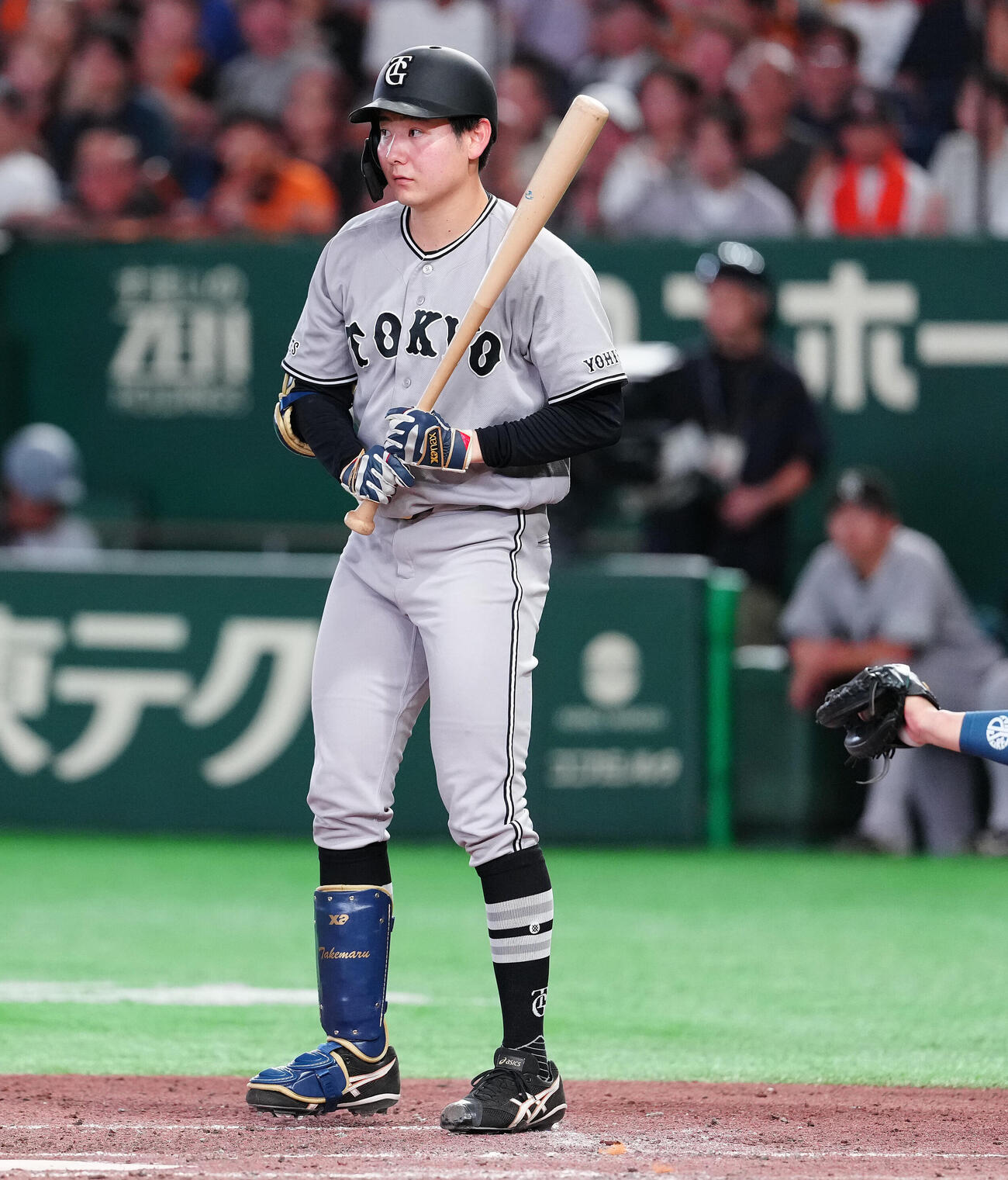 巨人対ヤクルト　3回裏巨人1死満塁、押し出し四球を選ぶ竹丸和幸（撮影・鈴木みどり）