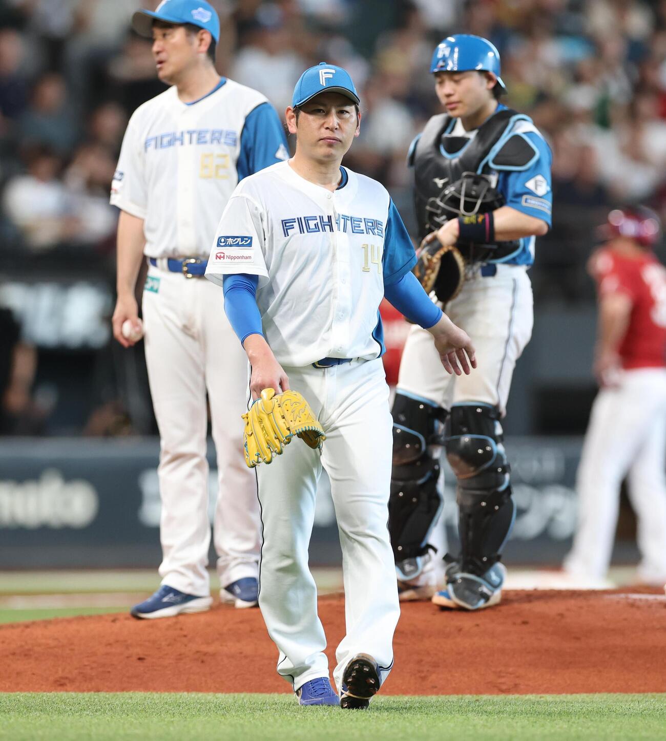 日本ハム対楽天　7回途中降板する加藤貴之（撮影・黒川智章）