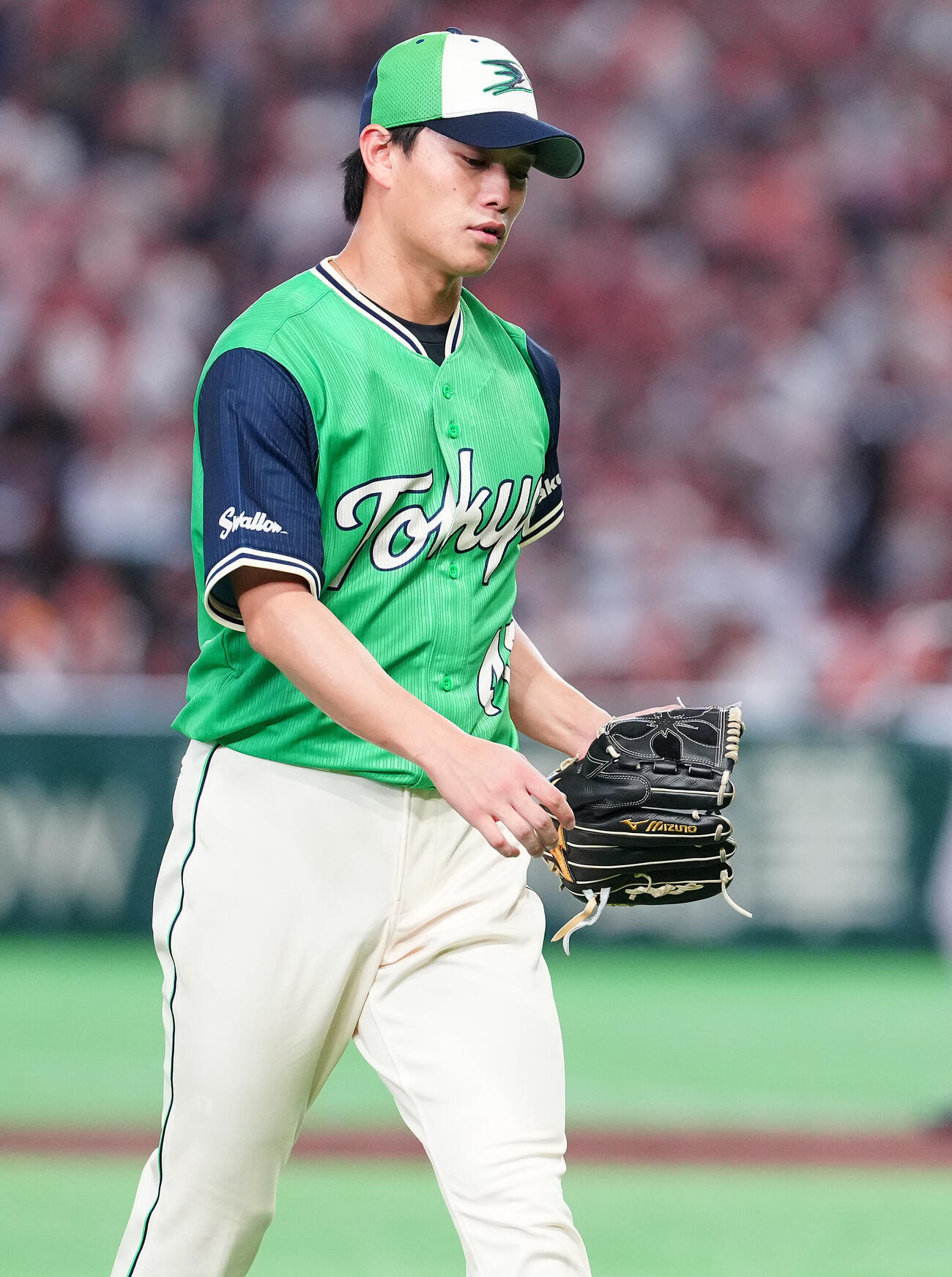巨人対ヤクルト　3回裏、降板するヤクルト先発高橋奎二（撮影・鈴木みどり）
