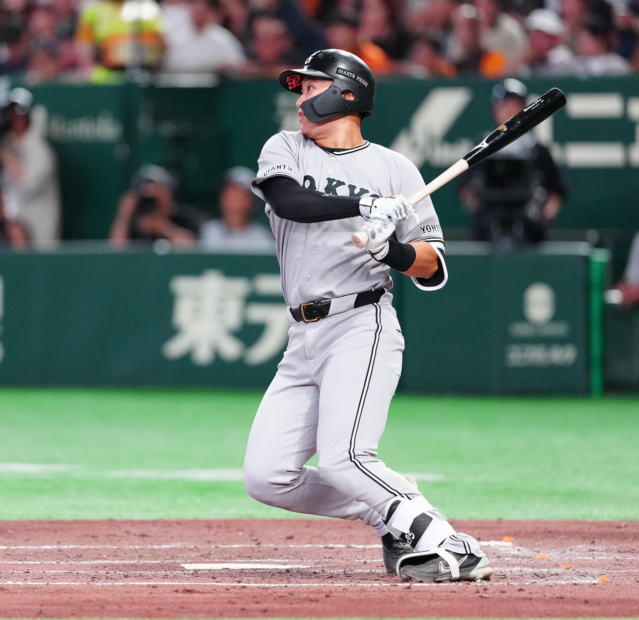 巨人対ヤクルト　3回裏巨人無死二、三塁、2点適時打を放つ笹原操希（撮影・鈴木みどり）
