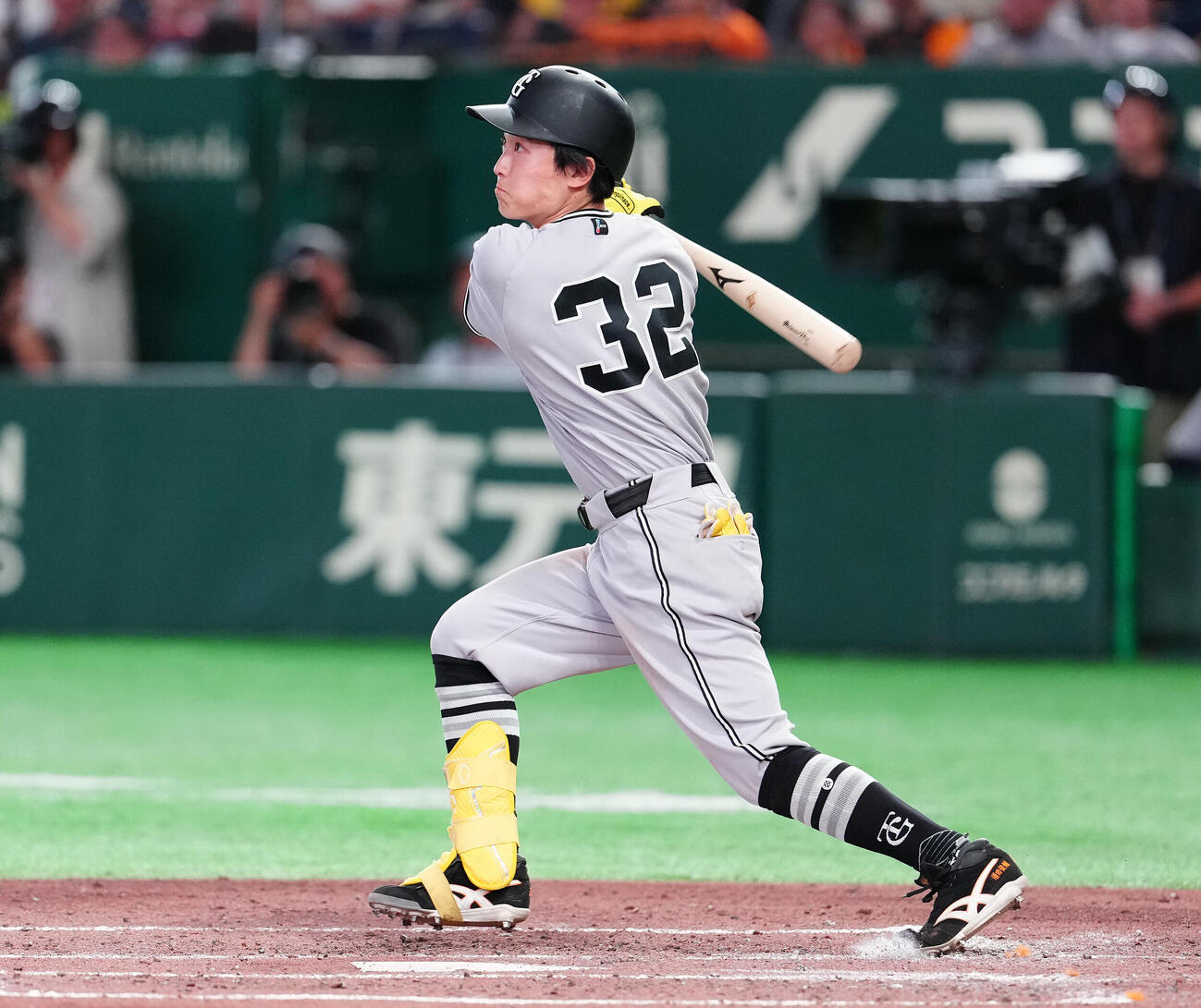 巨人対ヤクルト　2回裏巨人2死一、二塁、適時打を放つ浦田俊輔（撮影・鈴木みどり）