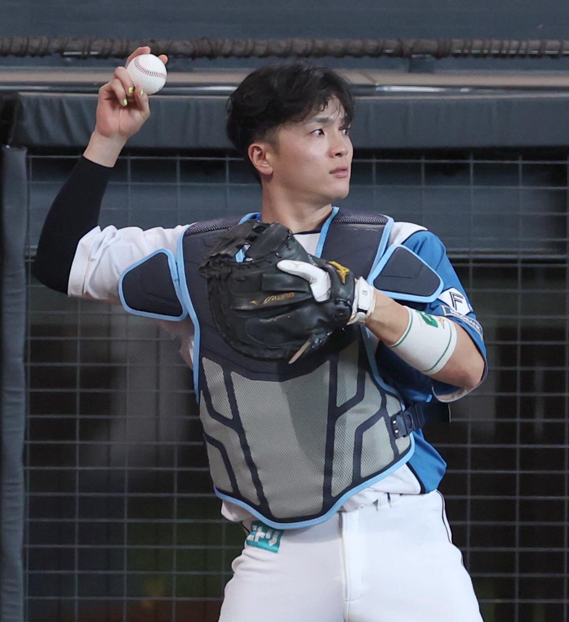 日本ハム対楽天　8回からマスクを被る郡司裕也（撮影・黒川智章）
