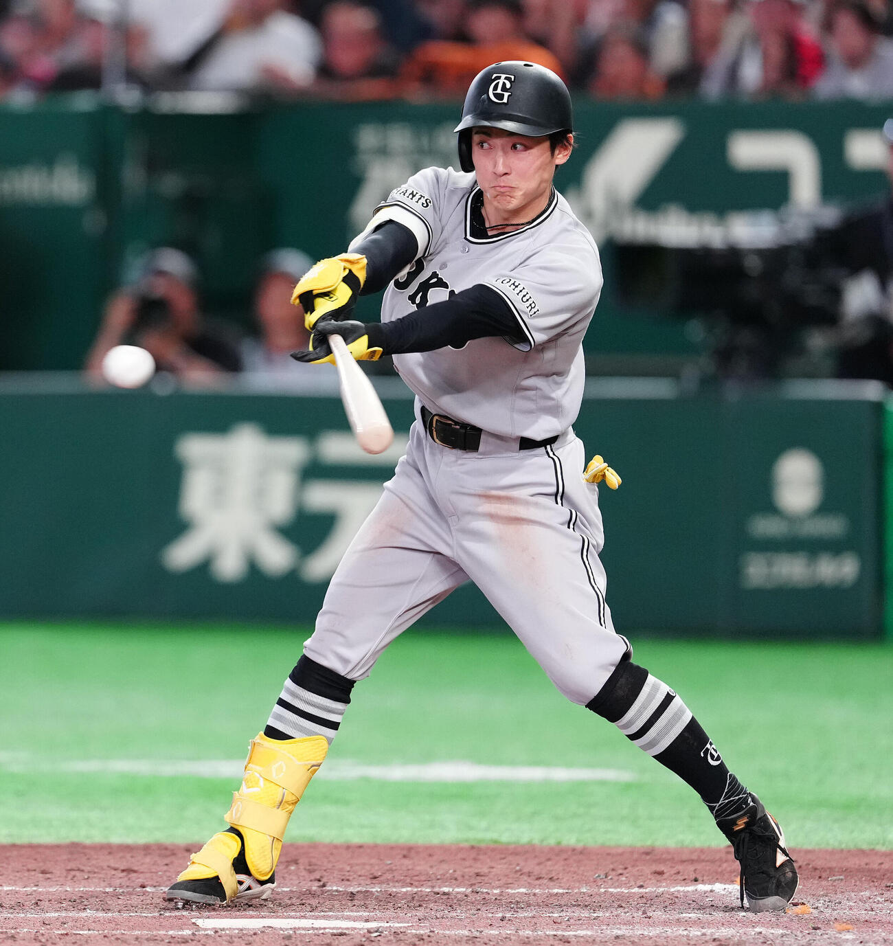 巨人対ヤクルト　3回裏巨人1死満塁、2点適時打を放つ浦田俊輔（撮影・鈴木みどり）