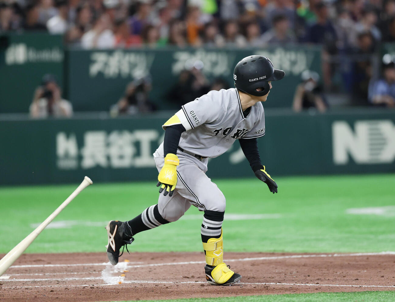 巨人対ヤクルト　3回裏巨人1死満塁、適時打を放つ浦田俊輔（撮影・増田悦実）