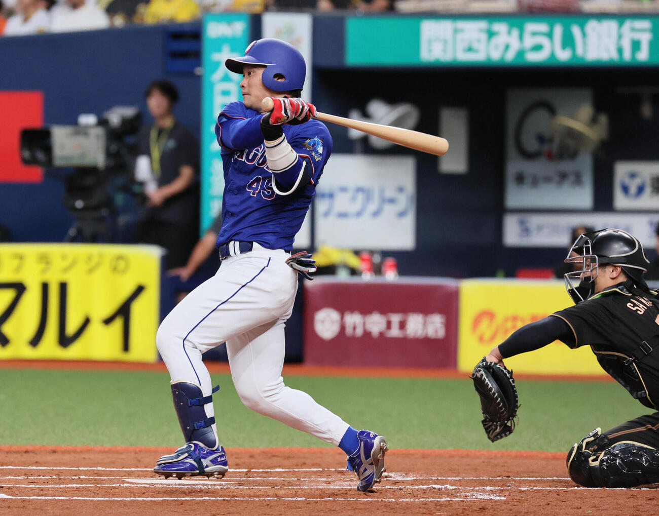 阪神対中日　2回表中日2死一、二塁、加藤匠馬は先制適時打を放つ（撮影・宮崎幸一）