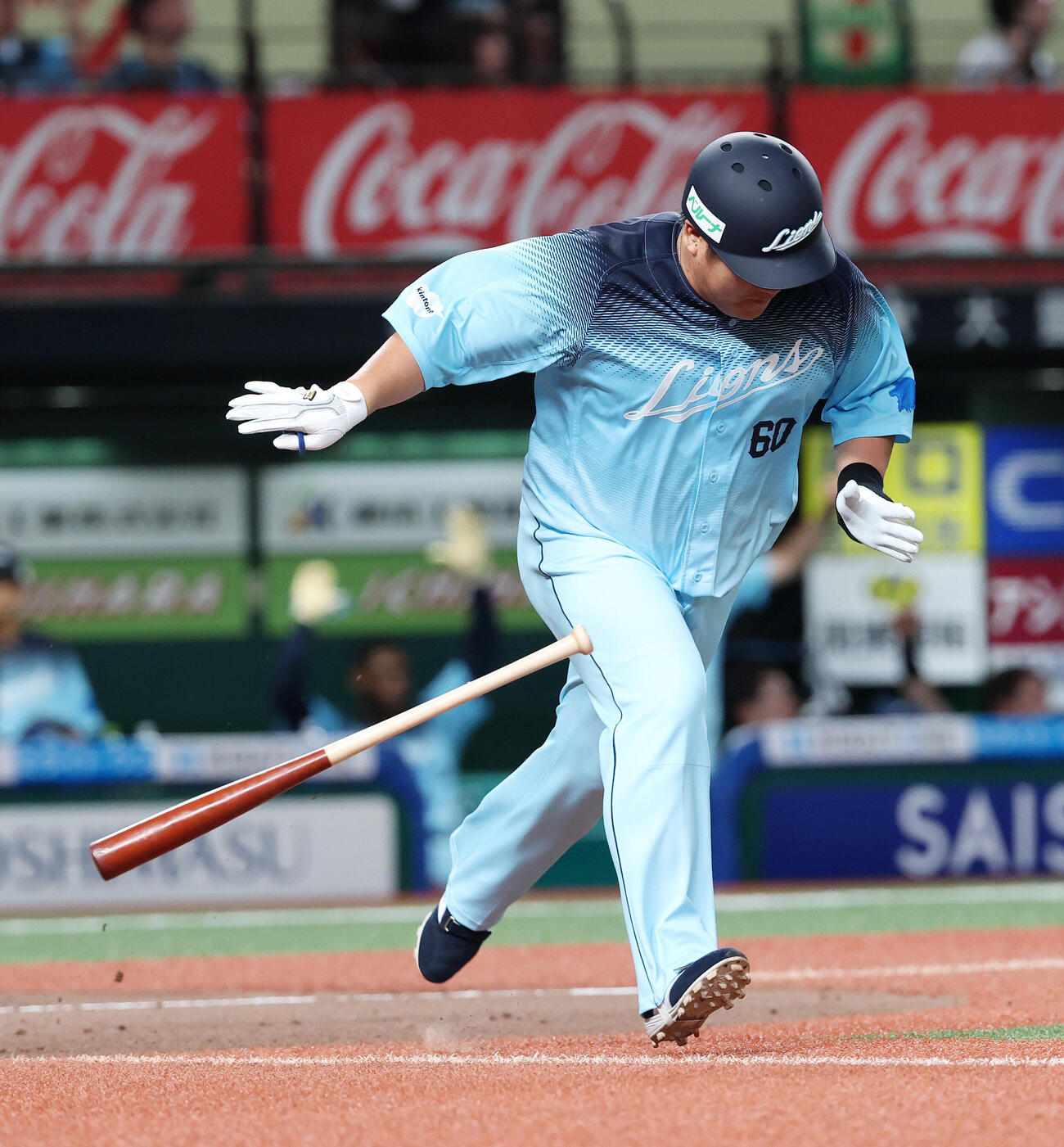 西武対ソフトバンク　7回裏西武1死、中村剛也は左前打を放つ（撮影・鈴木正人）