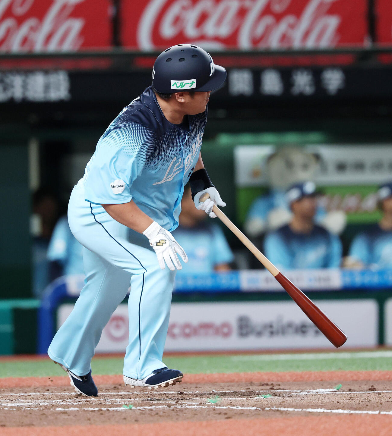 西武対ソフトバンク　7回裏西武1死、中村剛也は左前打を放つ（撮影・鈴木正人）