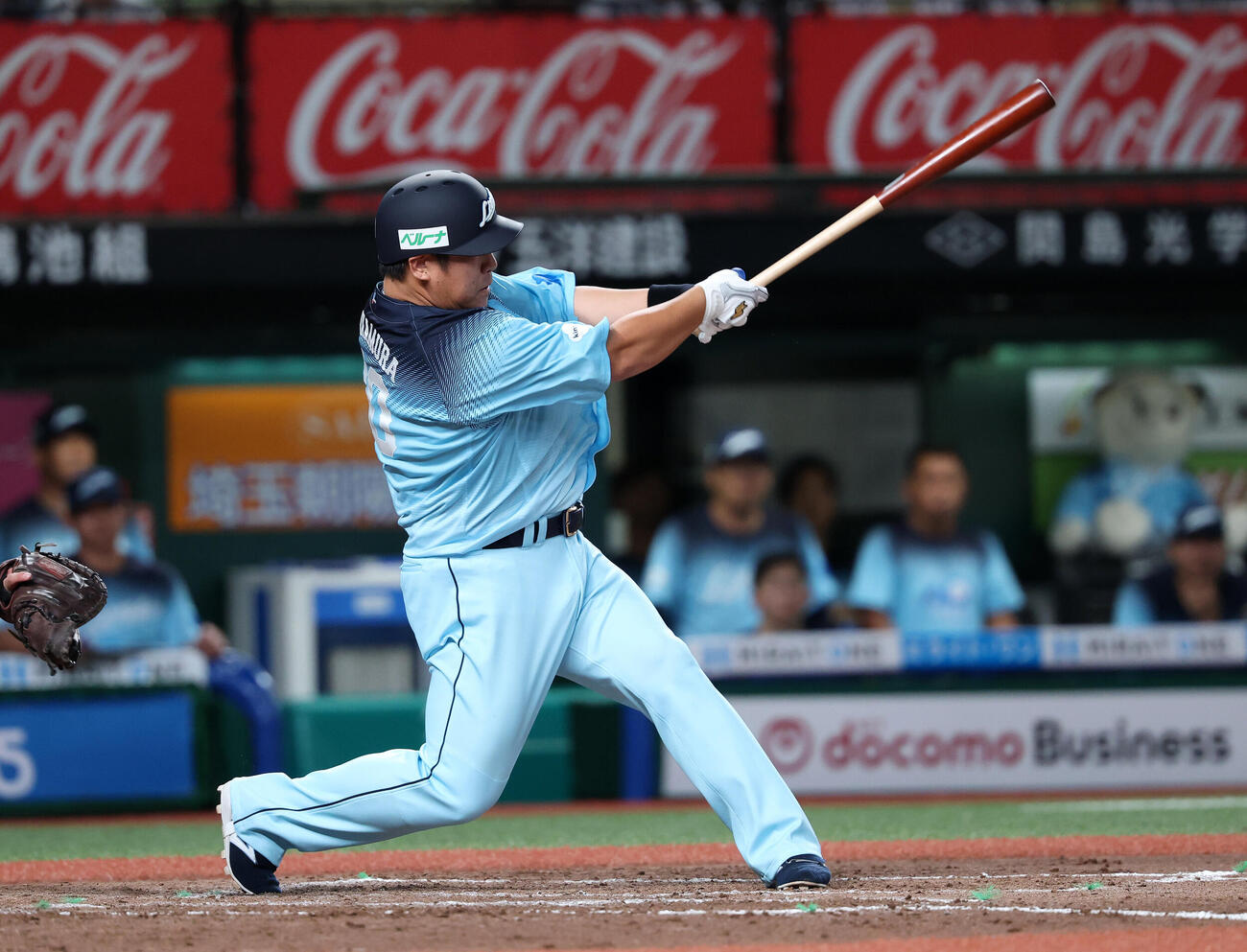 西武対ソフトバンク　7回裏西武1死、中村剛也は左前打を放つ（撮影・鈴木正人）
