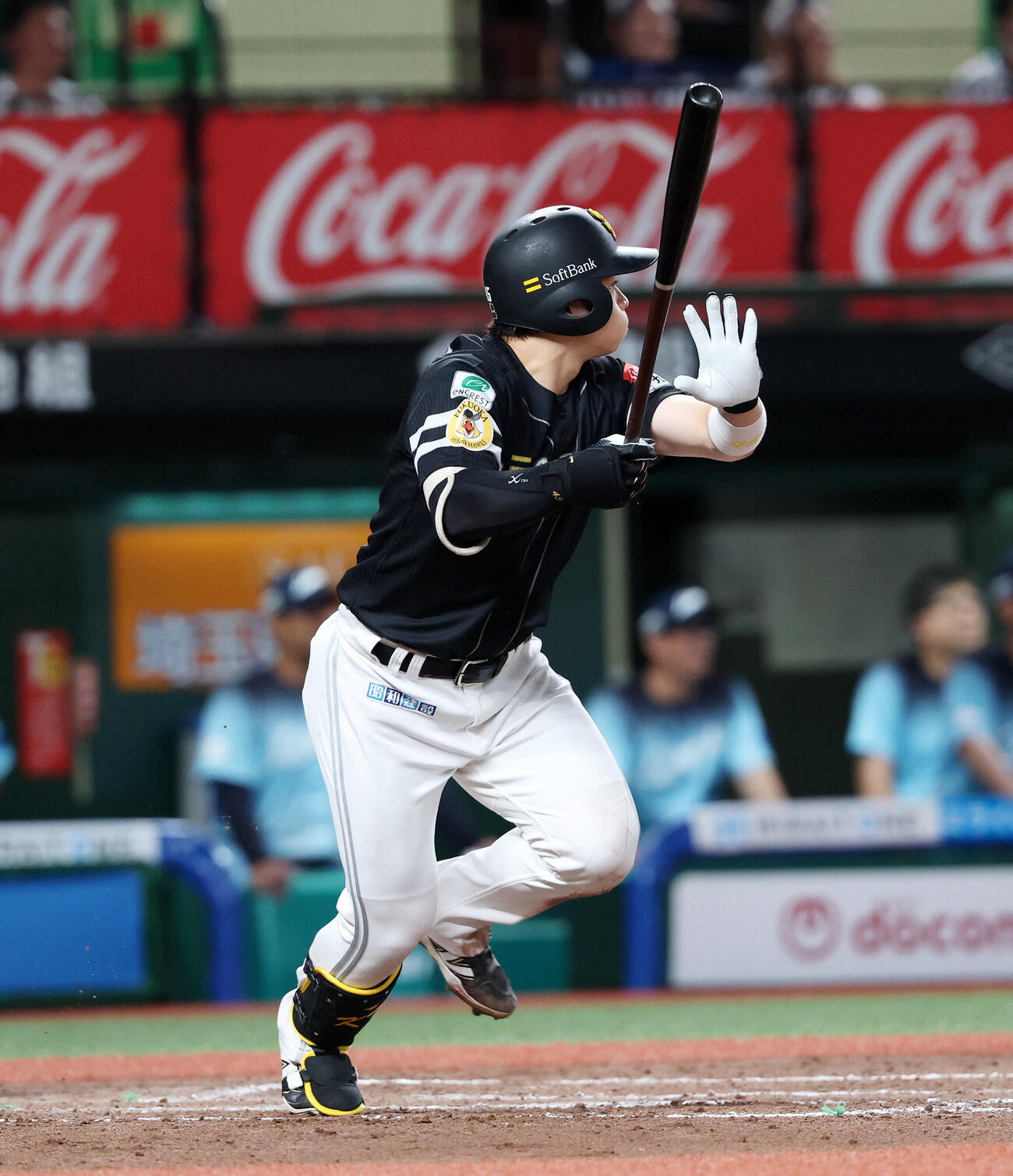 西武対ソフトバンク　7回表ソフトバンク1死二塁、谷川原健太は適時二塁打を放つ（撮影・鈴木正人）