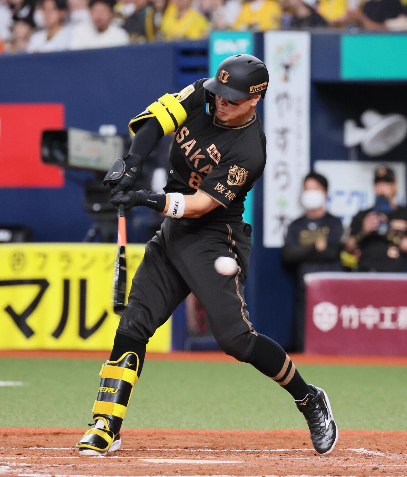 阪神対中日　3回裏阪神1死、佐藤輝明は空振り三振に倒れる（撮影・宮崎幸一）