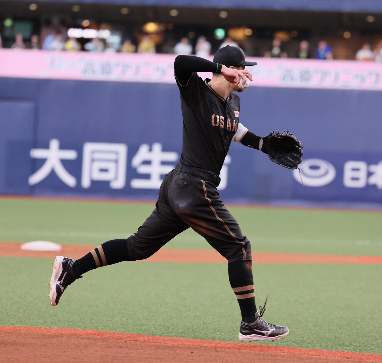 阪神対中日　7回表阪神1死、佐藤輝明は細川成也の打球を送球できず、内野安打とする（撮影・宮崎幸一）