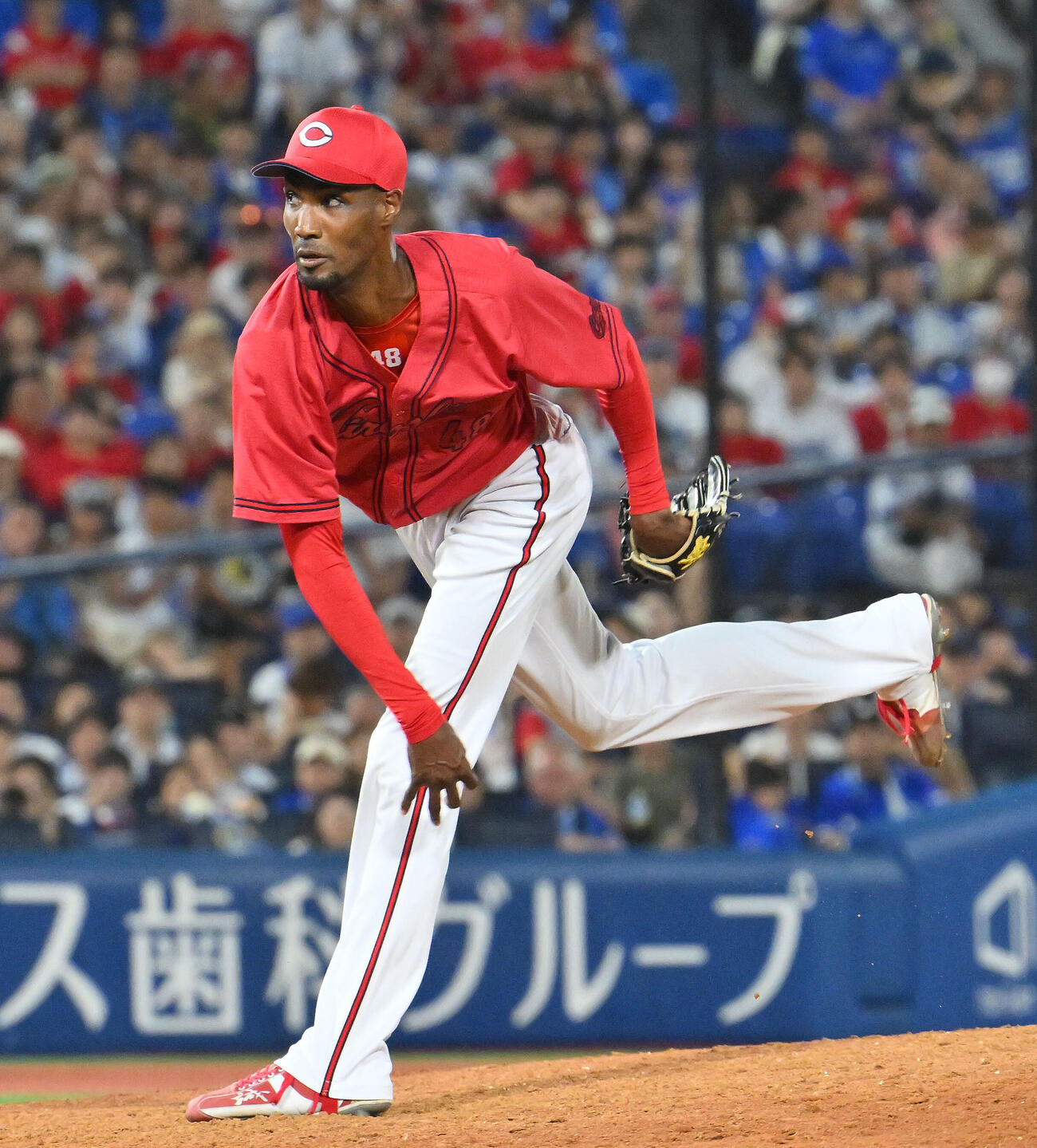 DeNA対広島　広島8番手で登板するアドゥワ誠（撮影・滝沢徹郎）